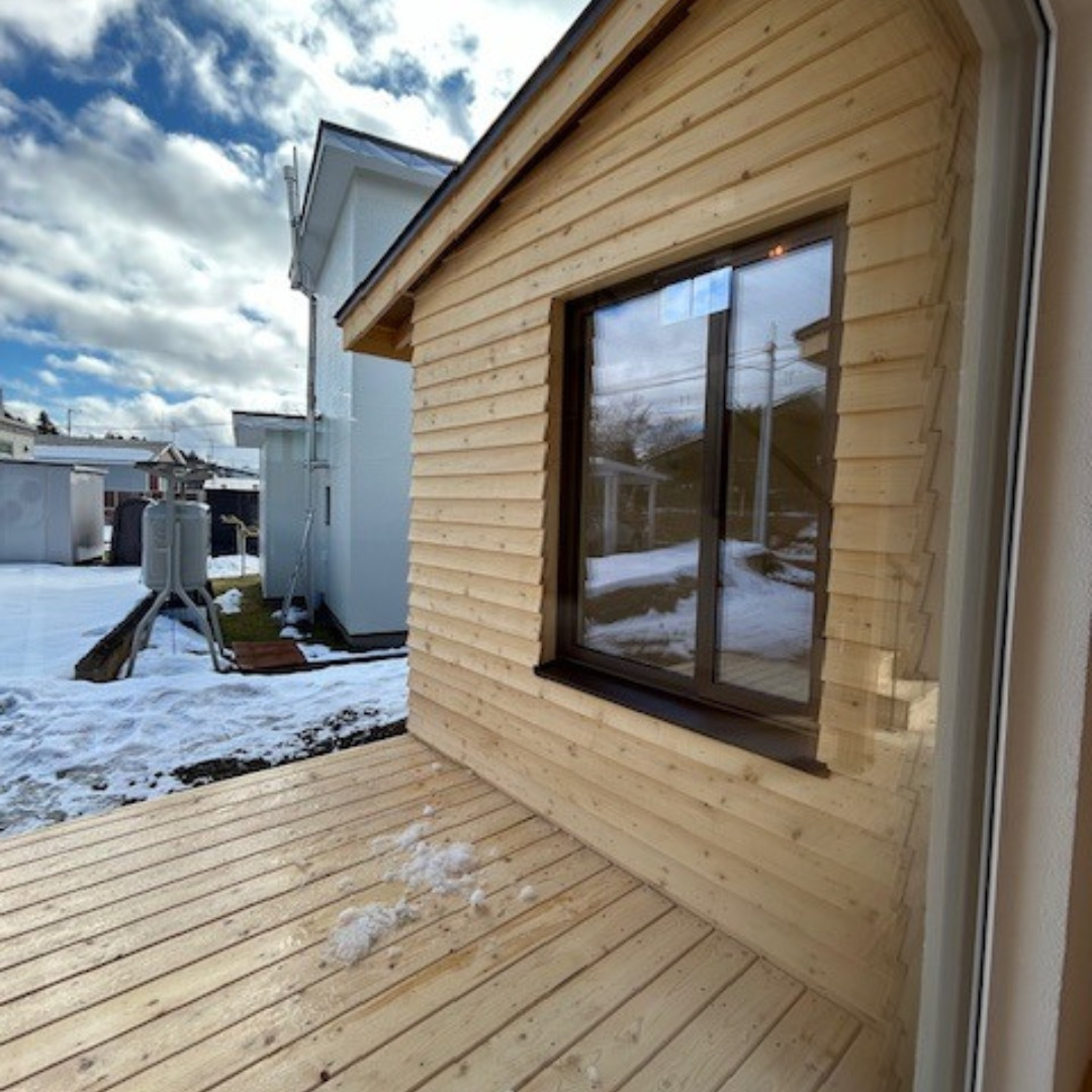 トドマツとホタテ漆喰の家01