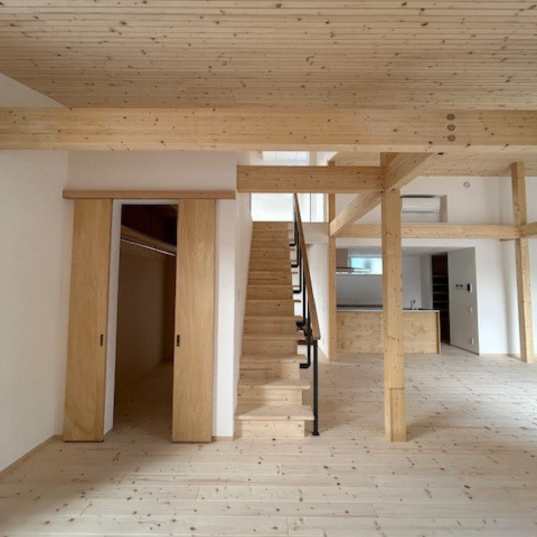 トドマツとホタテ漆喰の家03