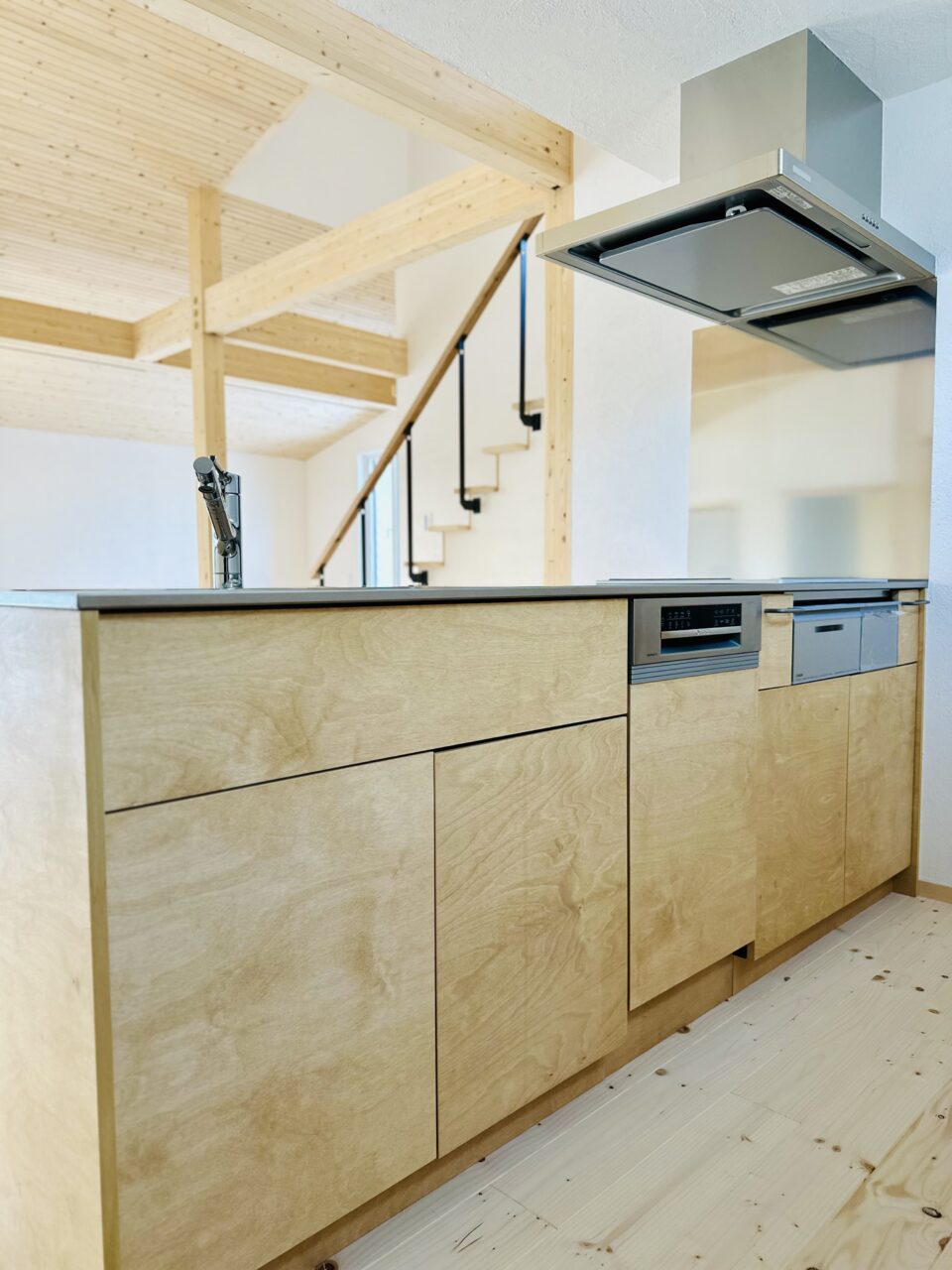 トドマツとホタテ漆喰の家07